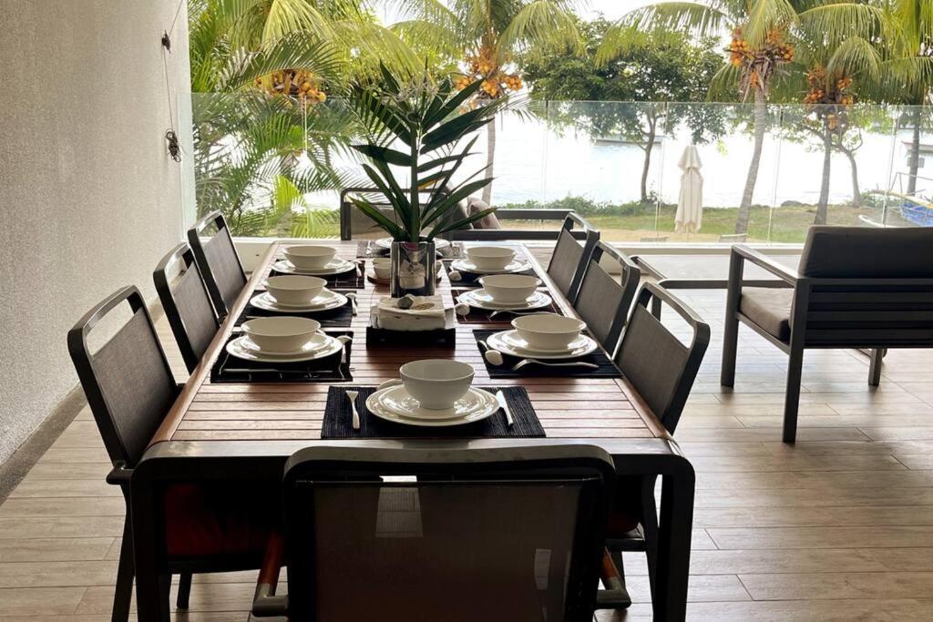Latitude Luxury Seafront Suite Ривьер-Нуар Экстерьер фото